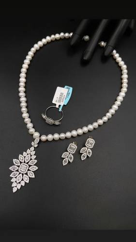 GOLD HALF SET K18 WITH CULTURED PEARL