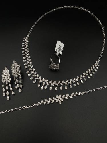 NATURAL DIAMOND SET WITH GOLD K18
