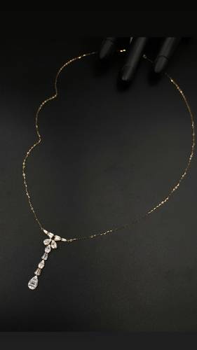 YELLOW GOLD NECKLACE K18