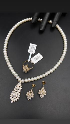 GOLD HALF SET K18 WITH CULTURED PEARL