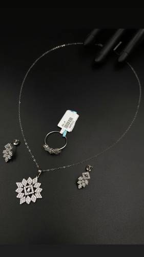 WHITE GOLD HALF SET K18