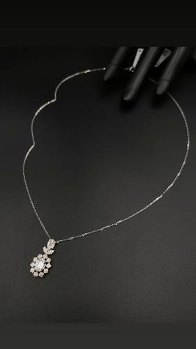 NATURAL DIAMOND NECKLACE WITH GOLD K18