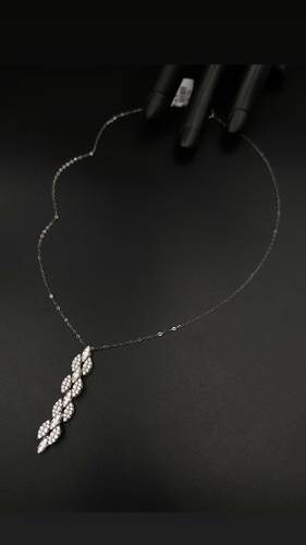 عقد ذهب ابيض عيار 18
