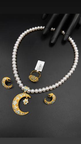 GOLD HALF SET K21 WITH CULTURED PEARL
