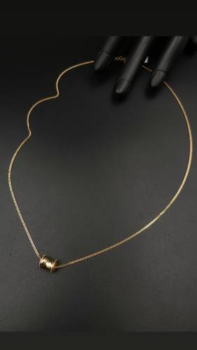 YELLOW GOLD NECKLACE K18