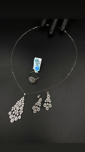 WHITE GOLD HALF SET K18