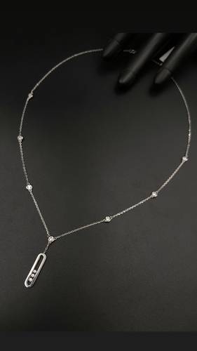 عقد ذهب أبيض عيار 18