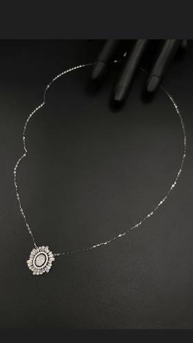 WHITE GOLD NECKLACE K18