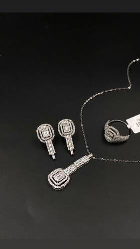WHITE GOLD HALF SET K18