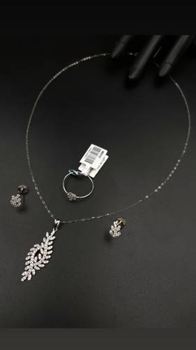 WHITE GOLD HALF SET K18