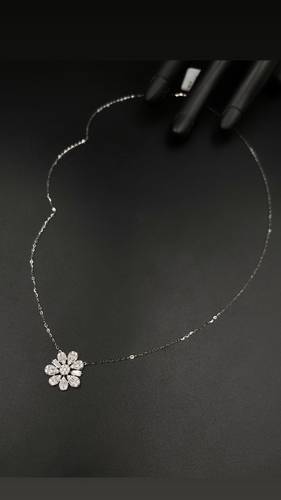 WHITE GOLD NECKLACE K18