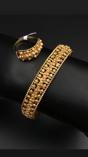 GOLD BRACELET WITH RING K21