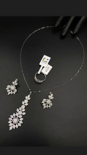 WHITE GOLD HALF SET K18
