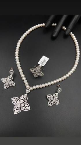 GOLD HALF SET K18 WITH CULTURED PEARL