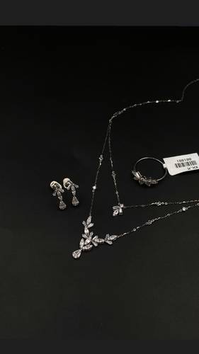 WHITE GOLD HALF SET K18