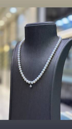 NATURAL DIAMOND NECKLACE WITH GOLD K18