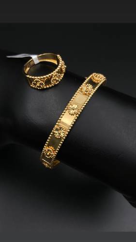 سوارة مع خاتم ذهب عيار 18