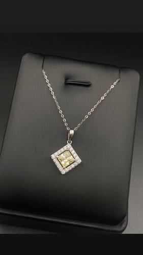 WHITE GOLD NECKLACE K18