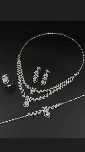 NATURAL DIAMOND SET