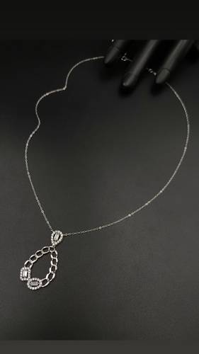 عقد ذهب أبيض عيار 18