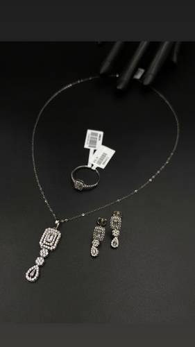 نص طقم ذهب ابيض عيار 18