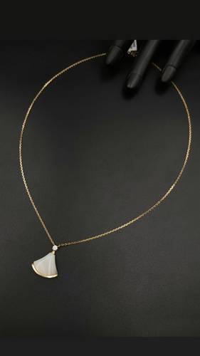 YELLOW GOLD NECKLACE K18