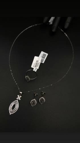 نص طقم ذهب أبيض عيار 18