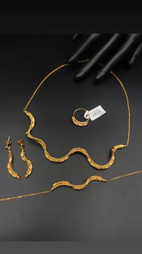 طقم ذهب أصفر عيار 21
