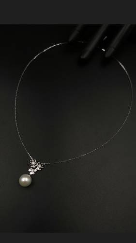 عقد ألماس طبيعي مع ذهب عيار 18