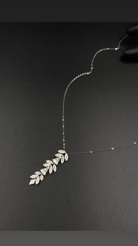 عقد ذهب أبيض عيار 18