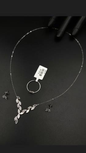 WHITE GOLD HALF SET K18