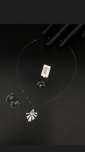نص طقم ذهب أبيض عيار 18