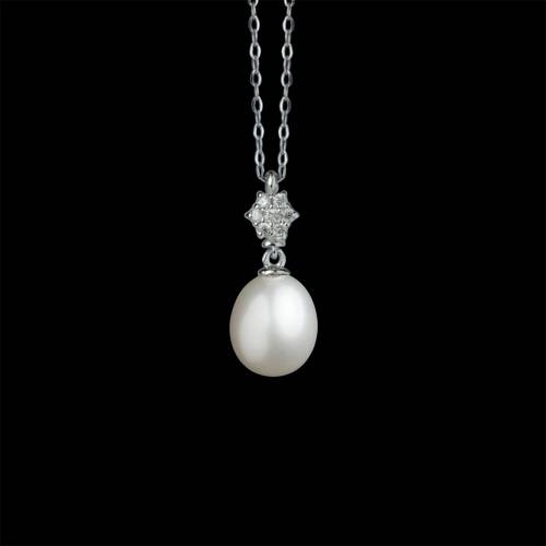 NATURAL DIAMOND NECKLACE WITH CULTURED PEARL