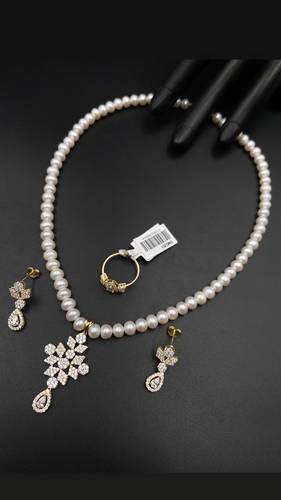 GOLD HALF SET K18 WITH CULTURED PEARL