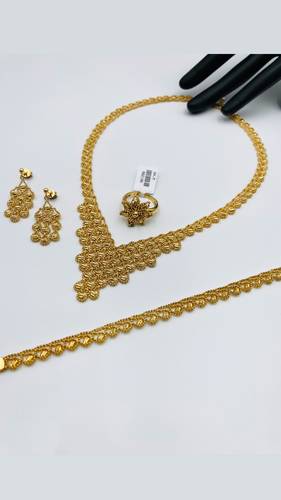 طقم ذهب أصفر عيار 18