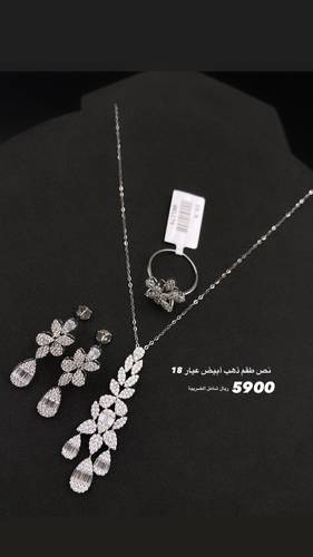 نص طقم ذهب أبيض عيار 18