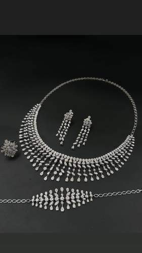 NATURAL DIAMOND SET