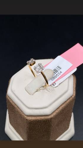 NATURAL DIAMOND RING WITH GOLD K18