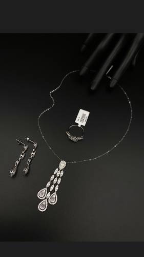 WHITE GOLD HALF SET K18