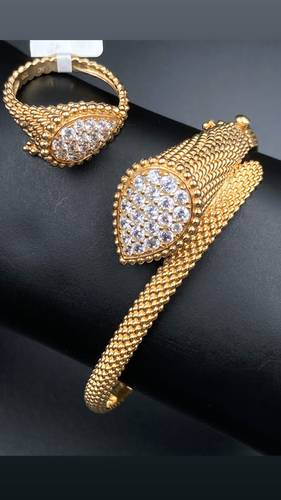 GOLD BRACELET WITH RING K18