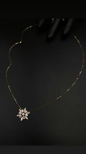 YELLOW GOLD NECKLACE K18