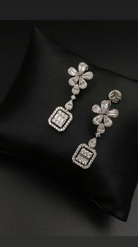 WHITE GOLD EARINGS K18