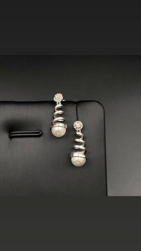 WHITE GOLD EARRINGS K18