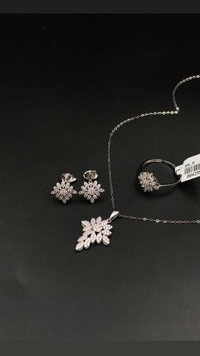 WHITE GOLD HALF SET K18