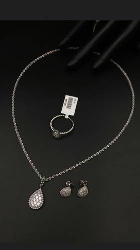 نص طقم ذهب أبيض عيار 18