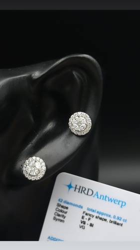 حلق ألماس طبيعي مع ذهب عيار 18 HRD CERTIFICATION