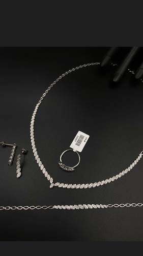NATURAL DIAMOND SET WITH GOLD K18