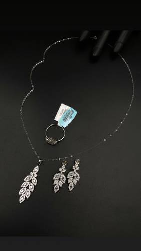WHITE GOLD HALF SET K18