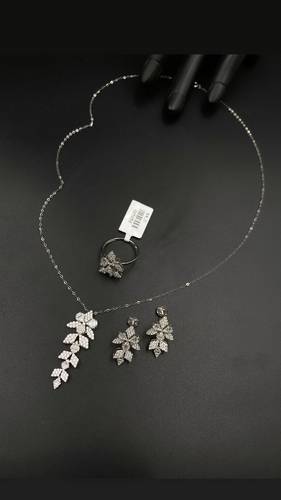 WHITE GOLD HALF SET K18