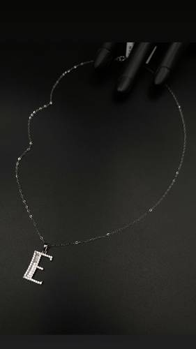 عقد ذهب أبيض عيار 18